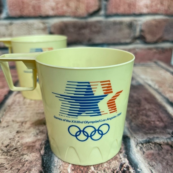 Vintage 1984 set of 6 plastic Olympiad Los Angeles cups mugs - Picture 3 of 7